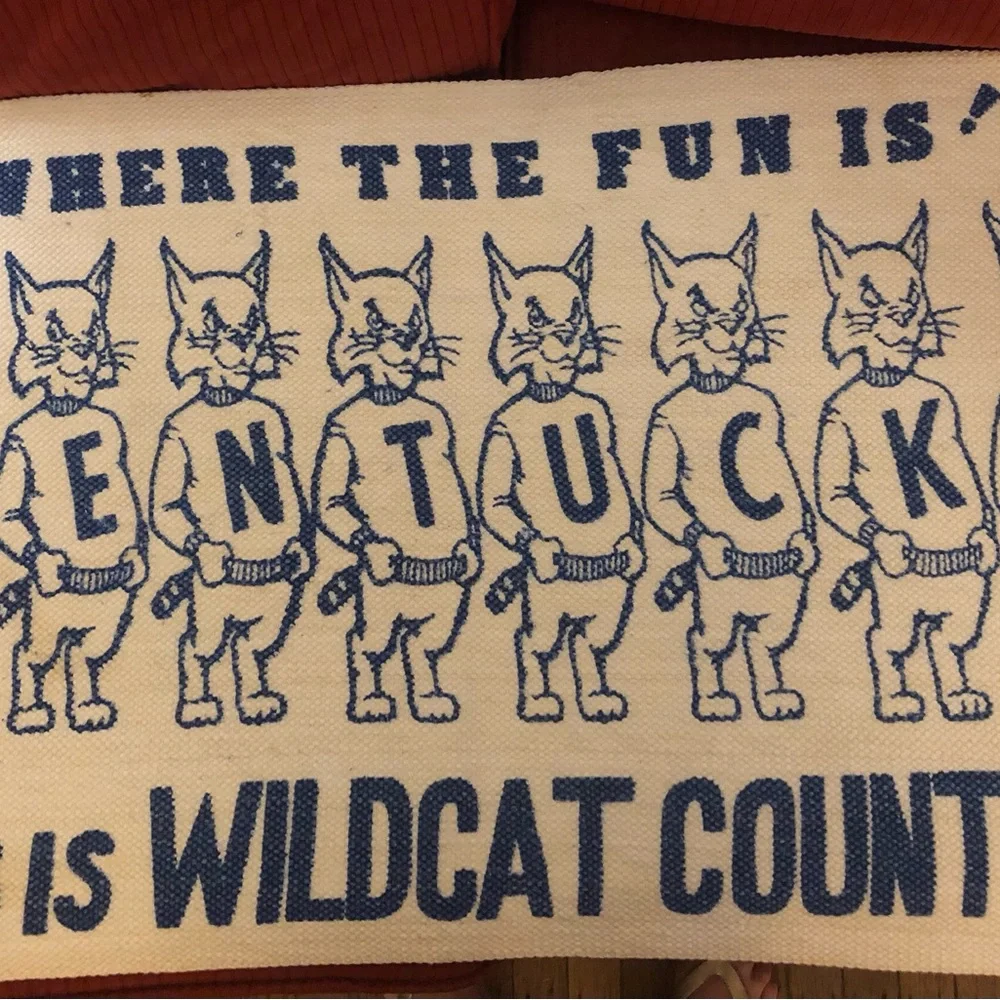 Kentucky Wildcat Printed Woven Mat/Banner Vintage Blue on Cream University Fun!